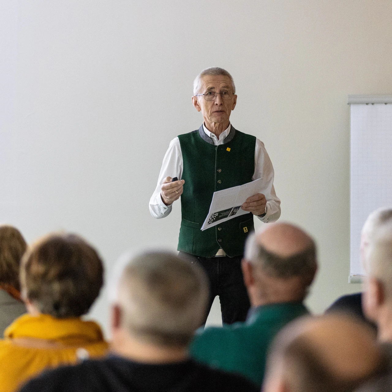 KWB Hausmesse | © KWB Hier sieht man Herrn Stubenschrott wie er Besucher etwas erklaert