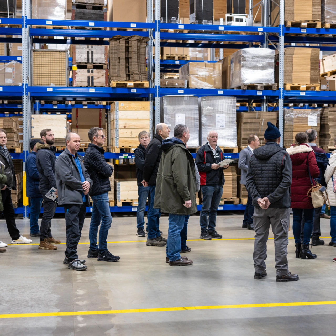 KWB Hausmesse | © KWB Hier sieht man KWB Mitarbeiter und Besucher die sich ueber Heizungen beraten lassen