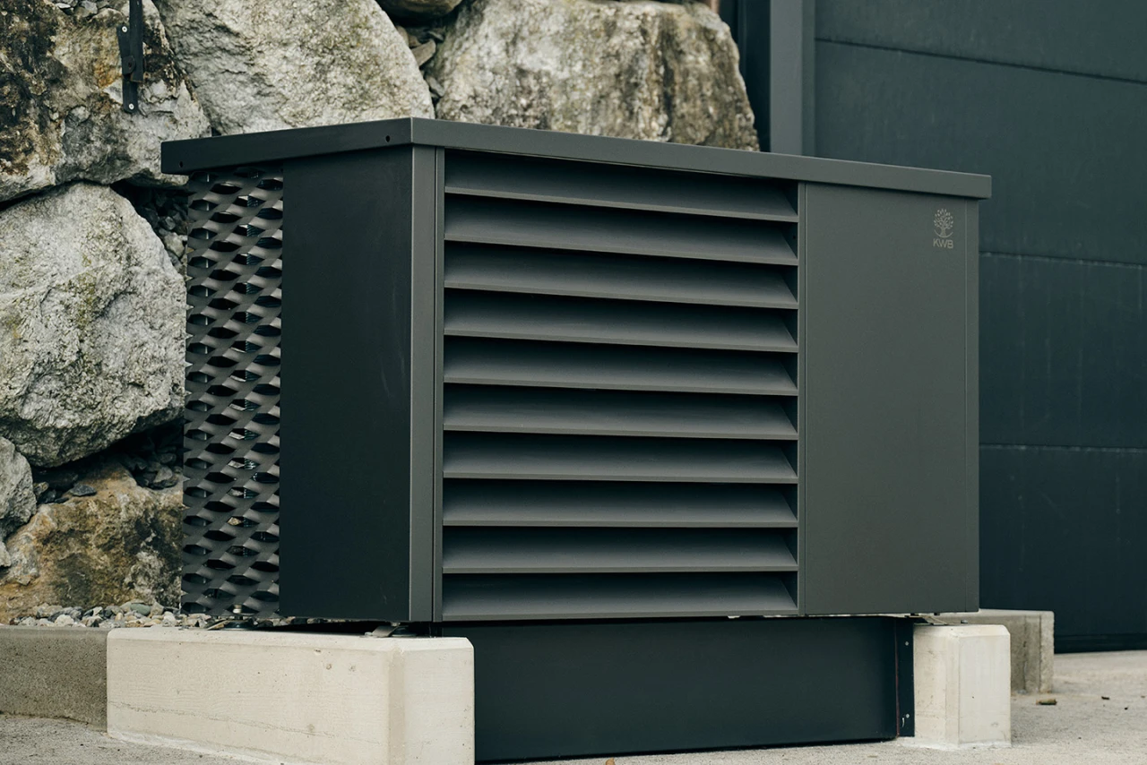 KWB Wärmepumpe EasyAir Plus | © KWB, Raphael Nast Hier sieht man die KWB Waermepumpe EasyAir Plus