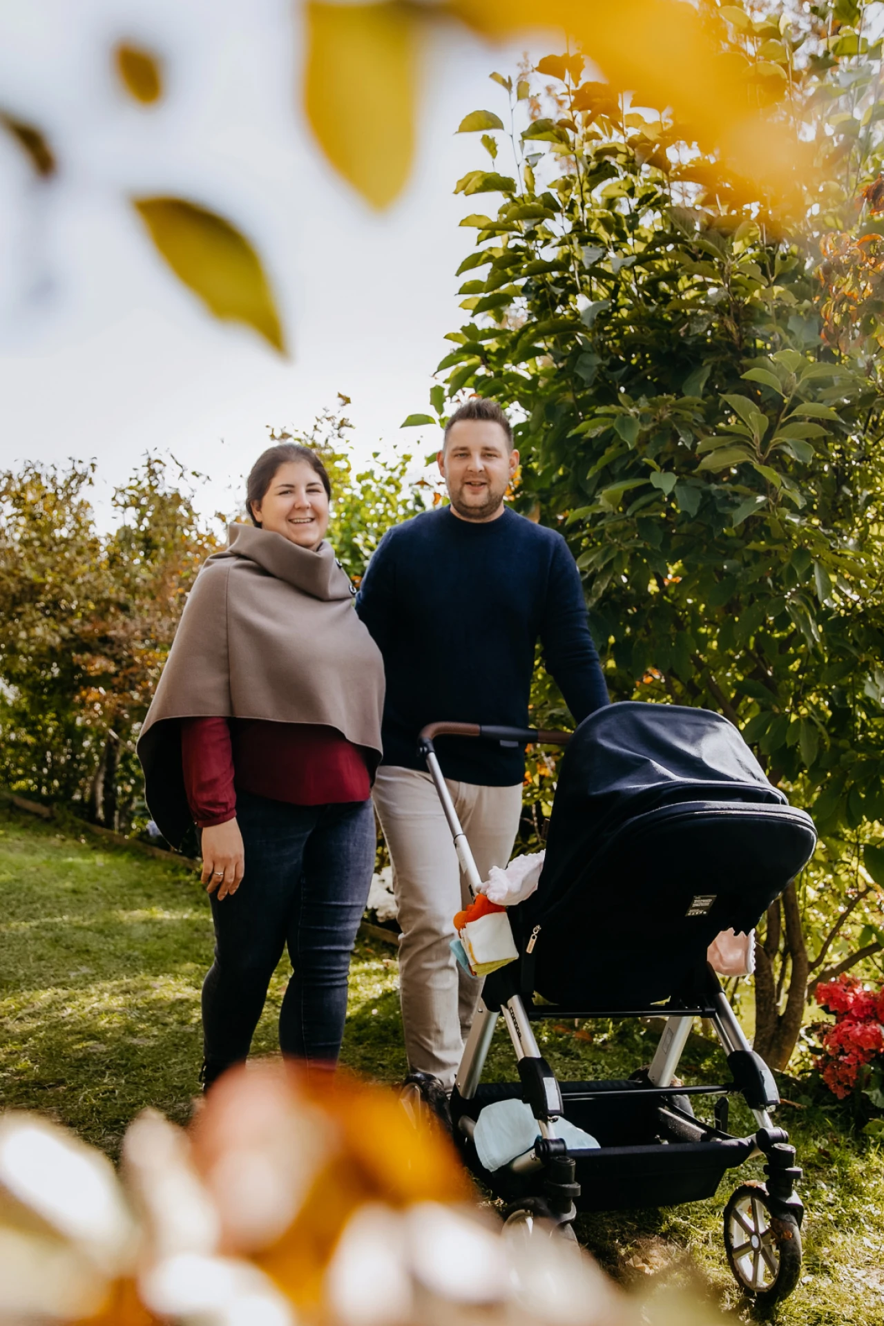 Referenzkunde Familie Hartmann | © KWB, LupiSpuma Hier sieht man die Familie Hartmann die im Garten steht
