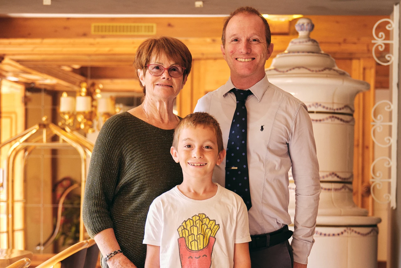 Referenzkunde Hotel Vidi | © KWB, Raphael Nast Hier sieht man die Familie Vidis die in die Kamera laechelt