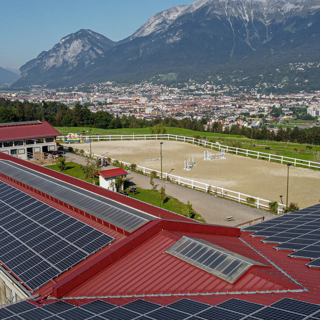 Referenzkunde Pferdesportzentrum | © KWB Hier sieht man das Grundstueck von dem Pferdezentrum von oben