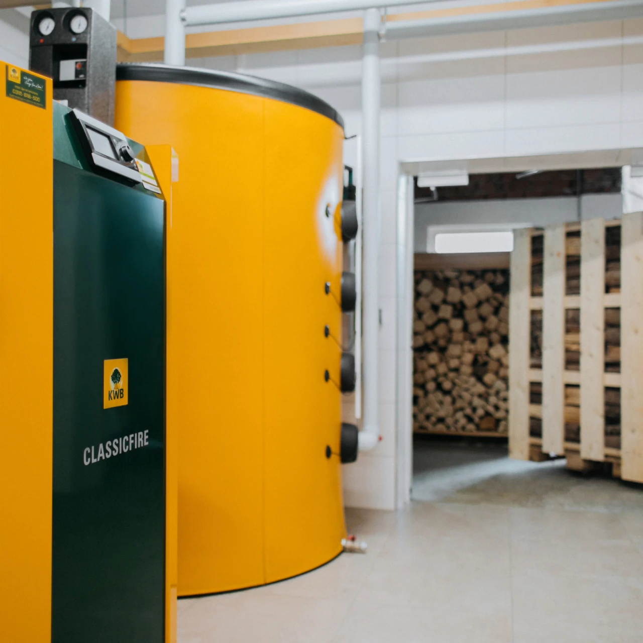 Referenzkunde Strauss KWB Classicfire | © KWB, LupiSpuma Hier sieht man einen KWB Classicfire und einen KWB Speicher