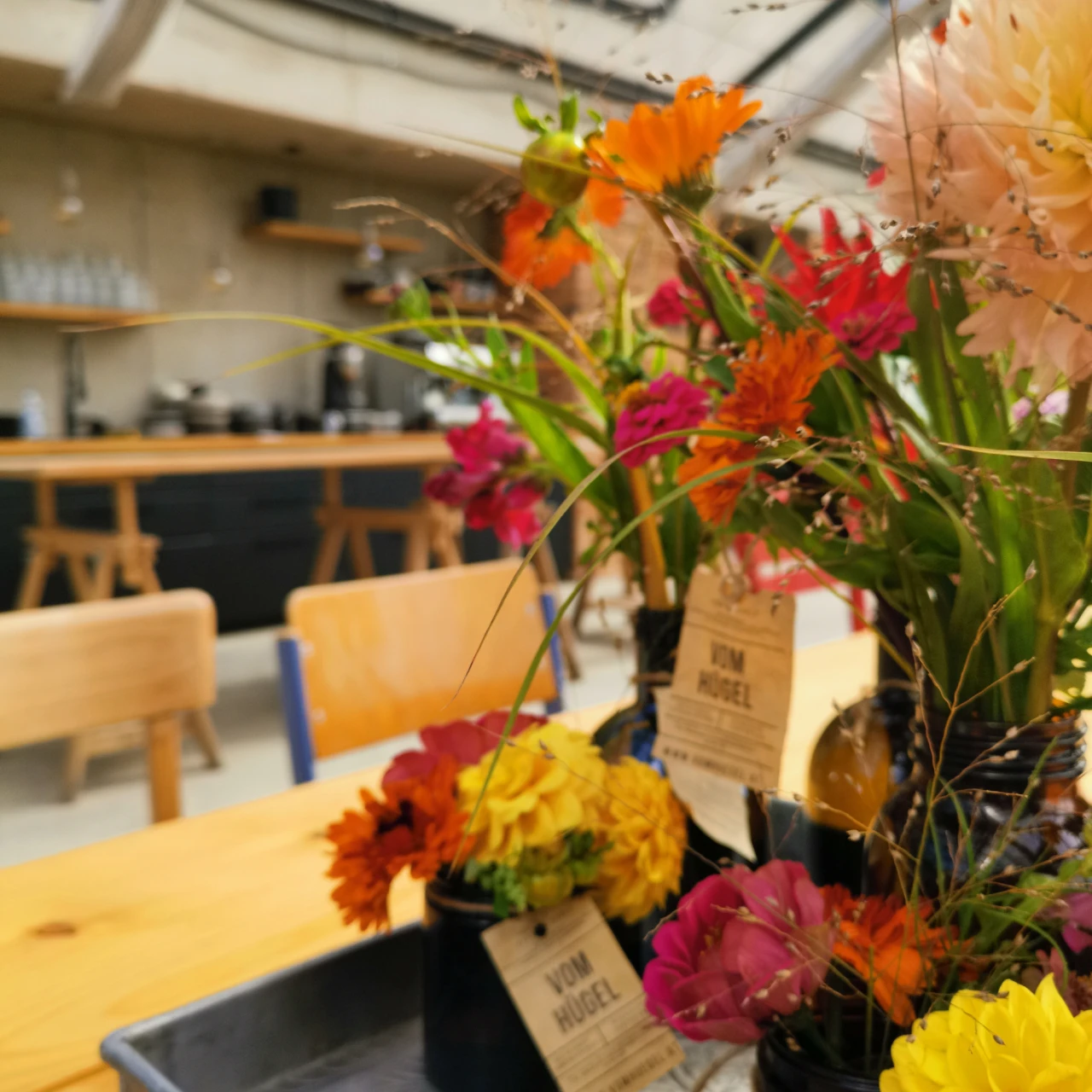 Referenzkunde vom hugel | © KWB Hier sieht man einen Tisch der mit Blumen verziert wurde
