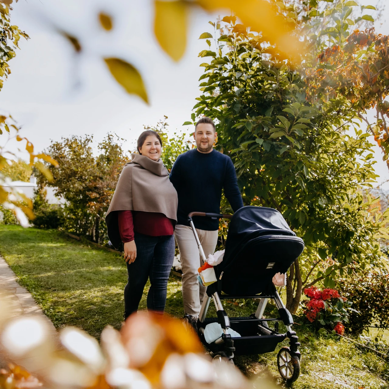 Referenzkunde Familie Hartmann | © KWB, LupiSpuma Hier sieht man die Familie Hartmann die im Garten steht